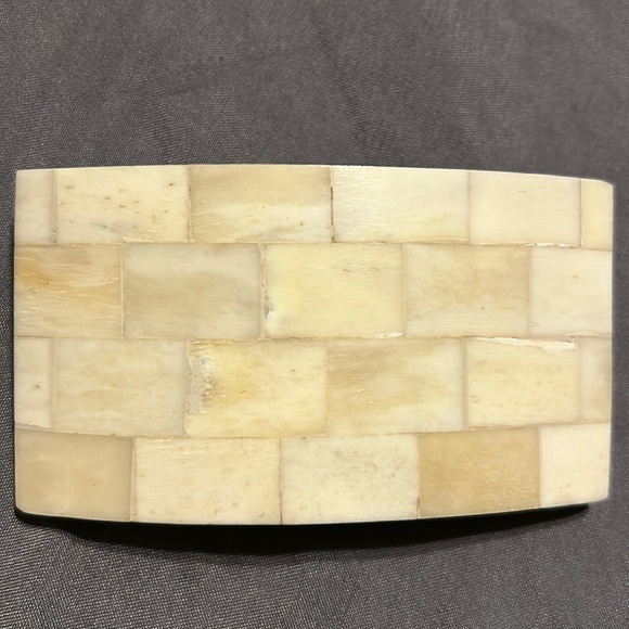 Accessories - NWOT Artisan Shell and Wood Hair Clip